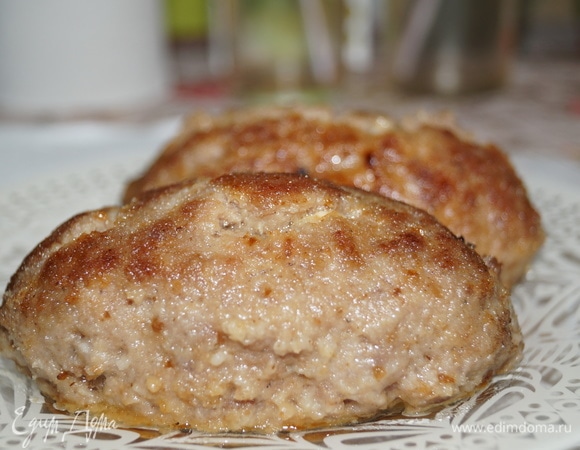 Перед подачей полейте растопленным сливочным маслом или положите по кусочку масла сверху, само растопится. Можно подать с майонезом или сметаной. Сочные, вкусные...