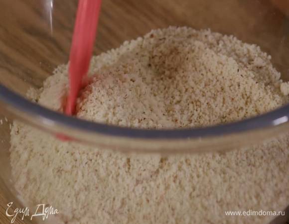 Фундук измельчить в муку.