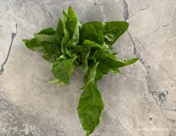 Листья базилика кладу целыми.