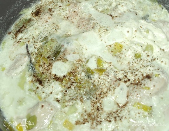 Готовое блюдо снимаем с огня. Посыпаем перцем.