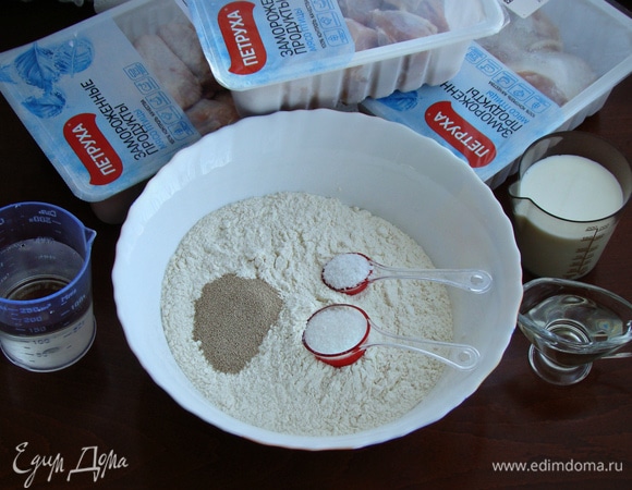 В первую очередь для наших штрудлей необходимо приготовить дрожжевое тесто.