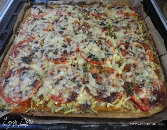 Готовой пицце дать немного остыть.