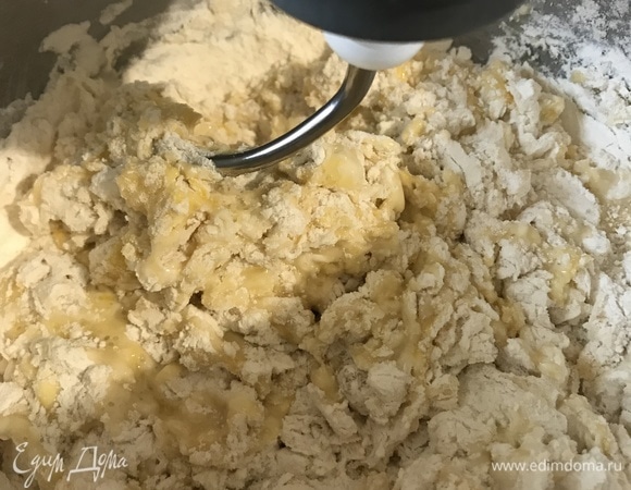 Замесить тесто.