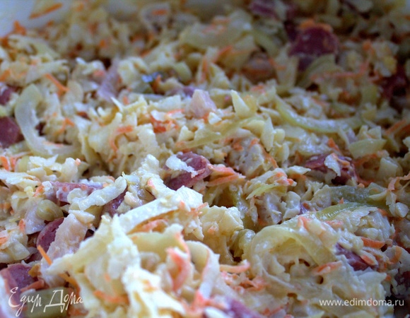Перемешать и дать настояться салату. Прекрасно перед застольем приготовить за сутки.