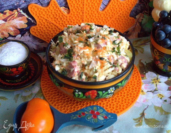 Все знают, что редька — средство от простуды, поэтому готовьте такой салат для здоровья своей семьи. 