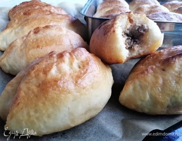 Количество персон (на 6 человек) условное, пирожков получается много. Приятного!