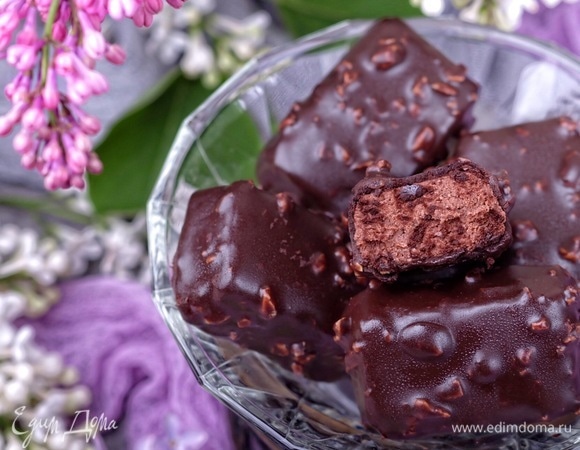 Перенести решетку с сырками в холодильник. После размораживания сырки можно подавать.