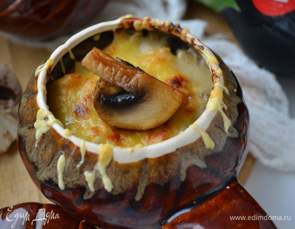 Запекать при 170°C около 25 минут. Подавать горячим, при подаче можно украсить зеленью или кусочками шампиньонов.