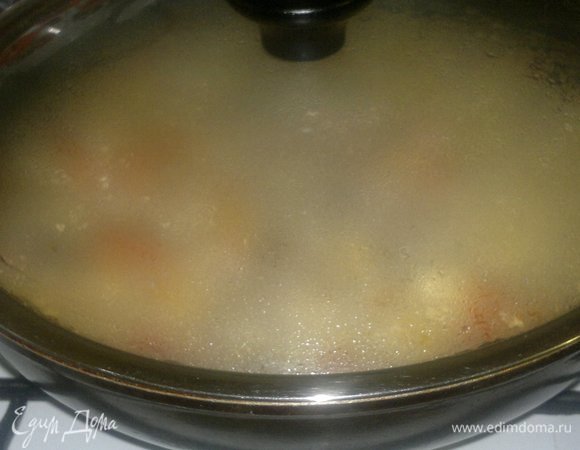 Накрыть сковороду крышкой и тушить на небольшом огне до желаемой мягкости.