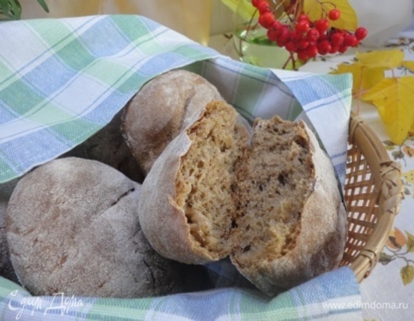 По составу — хлеб, а по мягкости — булочка! С тонкой корочкой.