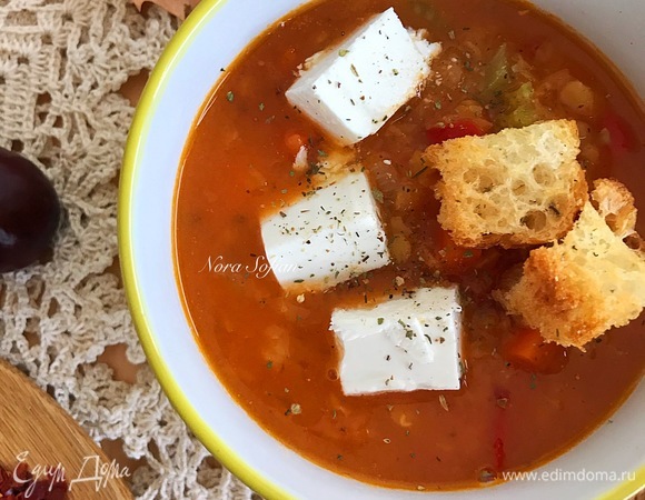 Подавать с сыром и домашними крутонами.