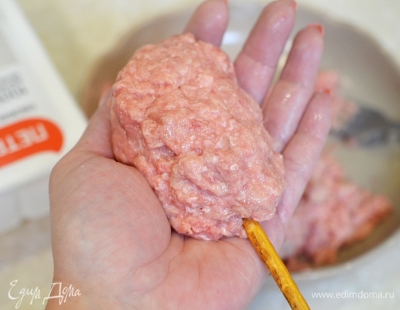 Сформируйте котлету.