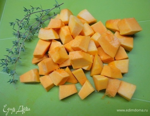 Все овощи я нарезаю примерно одинаковыми крупными кубиками.