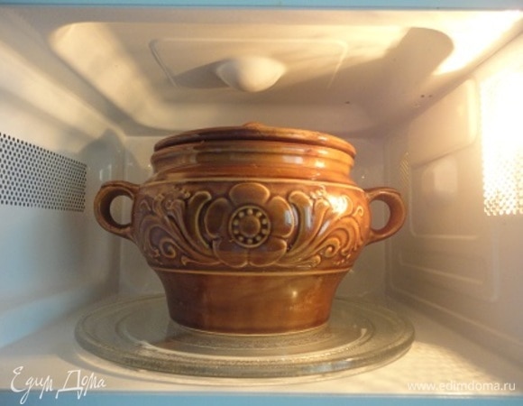 Ставим в микроволновку на 3–5 минут для прогревания. Даем еще минут 10 настояться.