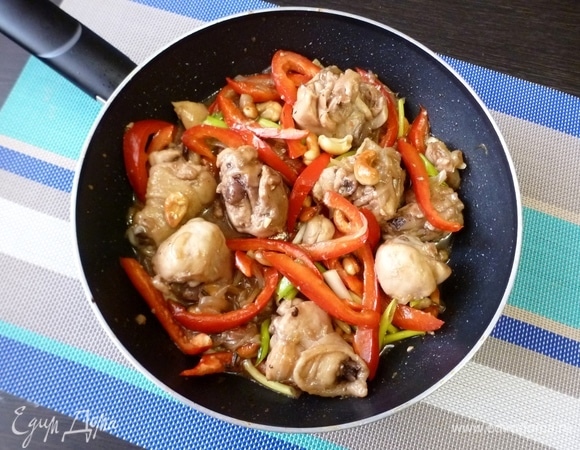 Перемешать все вместе и выключить огонь.