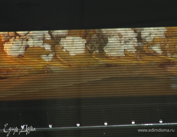 Поставить слойки еще на 10 минут в духовку.