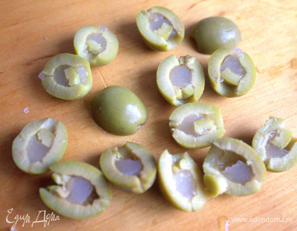 Украсила оливками.