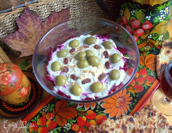 Рядом лепешки. 