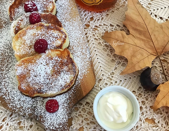 Жарить оладьи на хорошо разогретой сковороде до золотистого цвета.