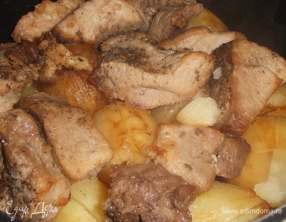 Готовить на умеренном огне 40–50 минут. В принципе, готовность вы почувствуете сами по исходящему запаху из казана.