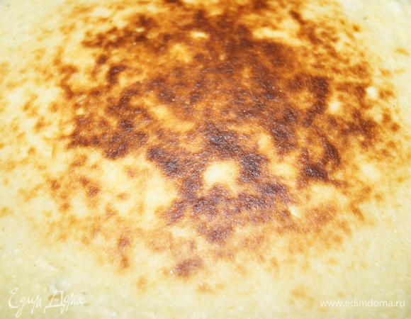 Выберите функцию микроволновки «Комбинирование — 2», время — 20 минут. Форму установите на решетку. Контролируйте румяность своей запеканки. Мощность микроволновок разная.