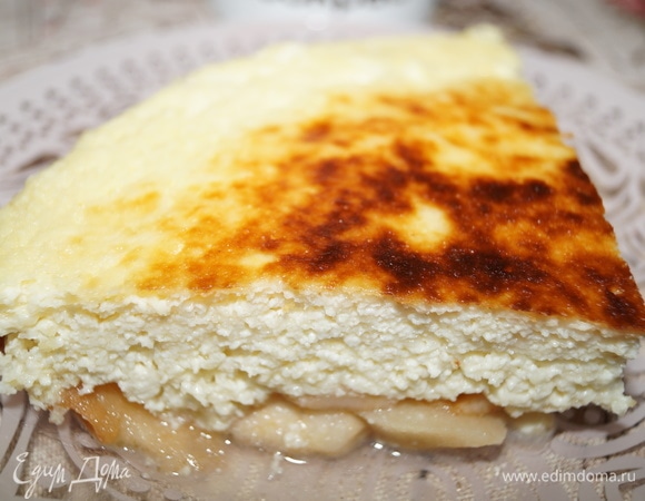 Дайте шарлотке остыть. Тогда ваши порции будут не только вкусные, но и красивые.