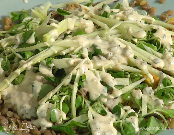 Салат полить готовой заправкой.  