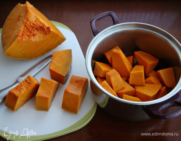 Тыкву отварить или запечь (кому как нравится).