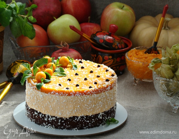 Готовый торт украсить по вкусу. Можно наслаждаться нежнейшим и вкусным десертом из тыквы.