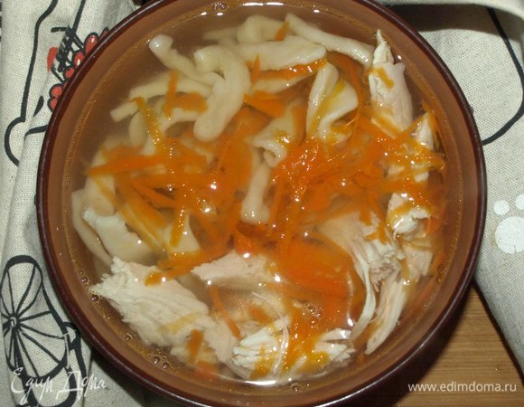 Добавляем горячий бульон.