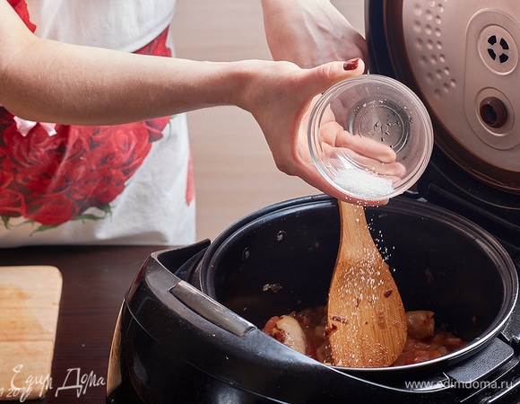 Не смогла удержаться и добавила к помидорам немного сахара, по мне так вкуснее.