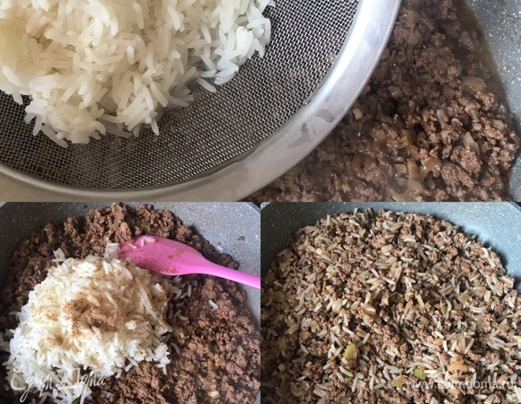 В готовый фарш добавить вареный рис, достать лавровый лист. Если надо, еще добавить специи. Перемешать, снять с огня и дать остыть.