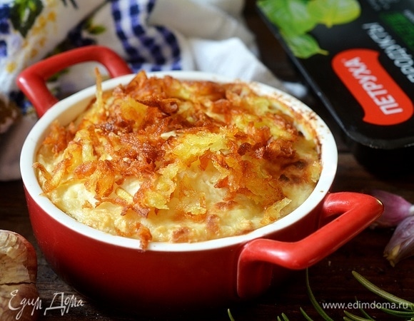 При подаче на запеченные сердечки раскрошите обжаренный картофель.