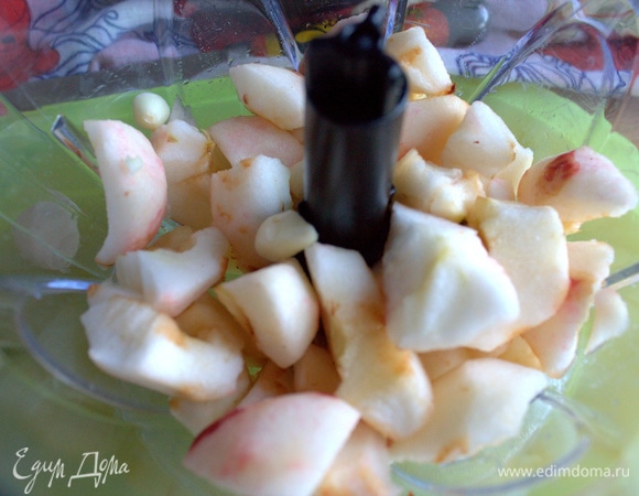 Сбрызнуть лимонным соком.