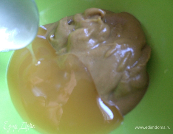 Горчицу смешать с медом.