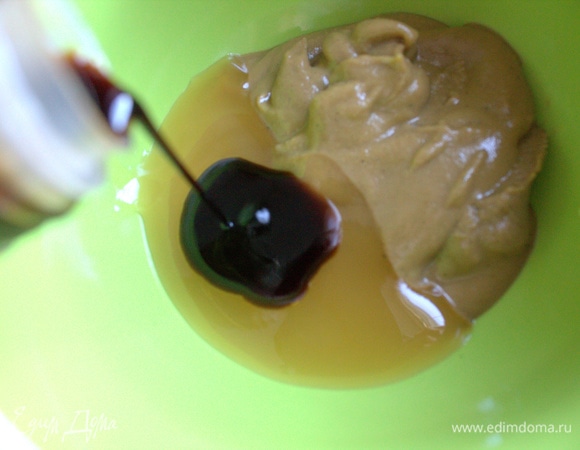 Влить 0,5–1 ст.л. бальзамического уксуса.