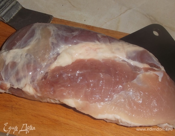 Подготовить мясо. Промыть. Обсушить бумажным полотенцем.