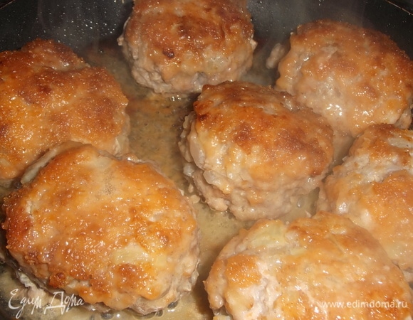 Накрыть крышкой и потомить еще минут 10 на огне.