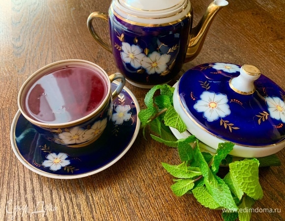 Дать настояться пару минут, добавить мяту. Приятного чаепития!