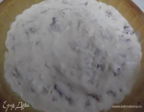 Залить оставшимся тестом. Поставить в разогретую духовку. Выпекать при 180°C до готовности 40–45 минут. Ориентируйтесь по своей духовке. Приятного аппетита!