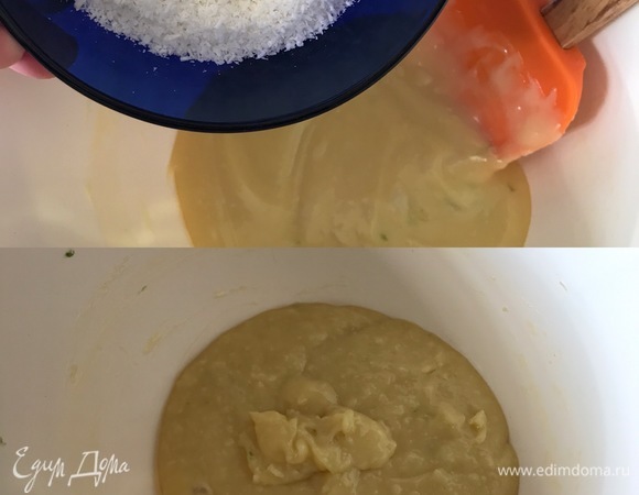 Снимаем миску с шоколадом с водяной бани и перемешиваем минутку. Затем добавляем цедру, ванильный экстракт и опять перемешиваем. В конце добавляем 30 г кокосовой стружки, хорошо перемешиваем, накрываем пленкой и ставим в холодильник на 1–2 часа. Масса должна хорошо охладиться, чтобы из нее можно было сформировать конфеты.