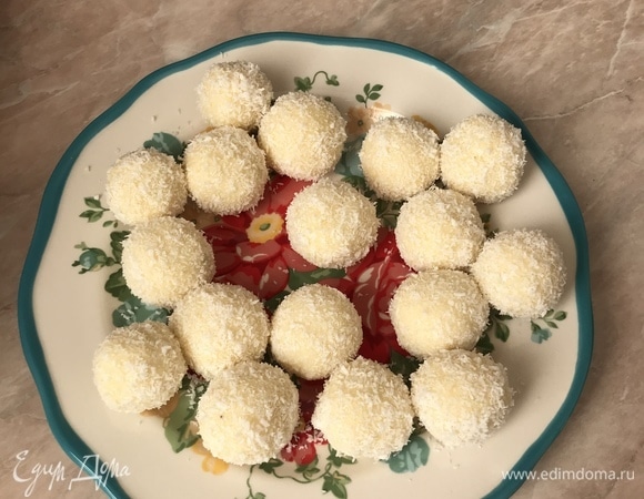 Готовые трюфели отправить на 10–15 минут в холодильник.