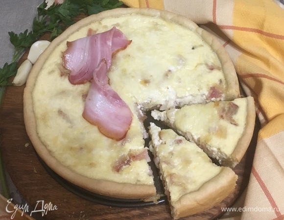 Нарезаем уже остывший пирог.