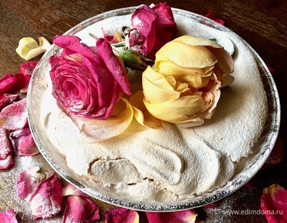 Можно приготовить сегодня, а подавать на следующий день, пирог будет более хрустящий!