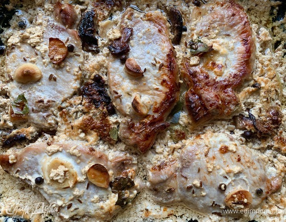 Вынуть из духовки. Аромат белых грибов благоухает по всей кухне!