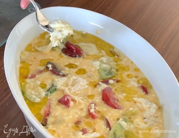 В форму выложить оставшийся козий сыр.