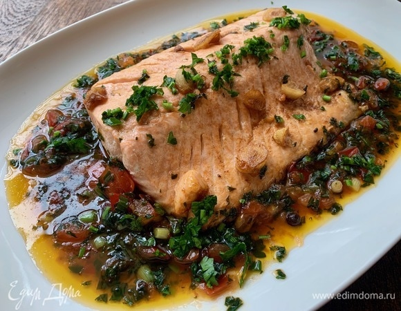 Положить заправку к рыбе.