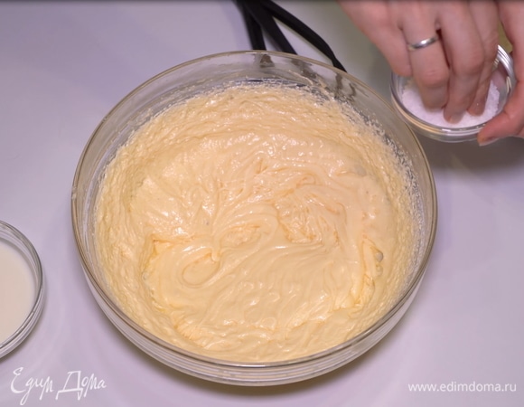 Щепотка соли нужна, чтобы сбалансировать сладость.