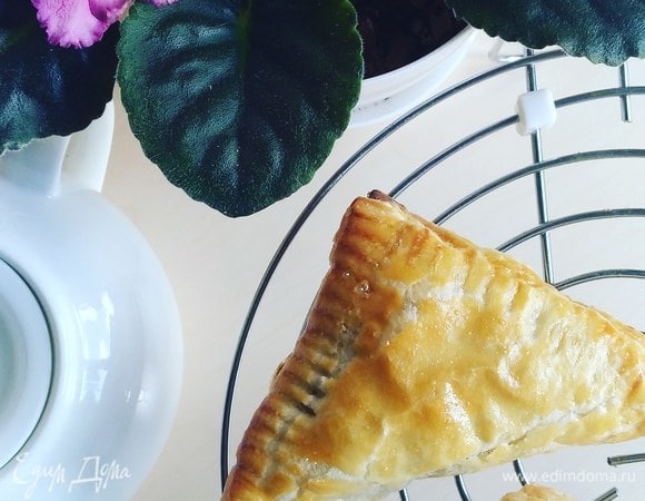 Выпекаем в разогретой (160-180°C) духовке в течение 20 минут, до образования румяной корочки. Получается вот такая вкуснота. Приятного аппетита!!!