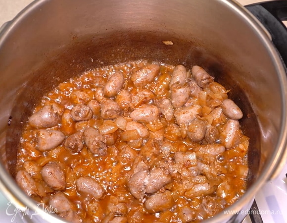 Солим, перчим сердечки по вкусу.